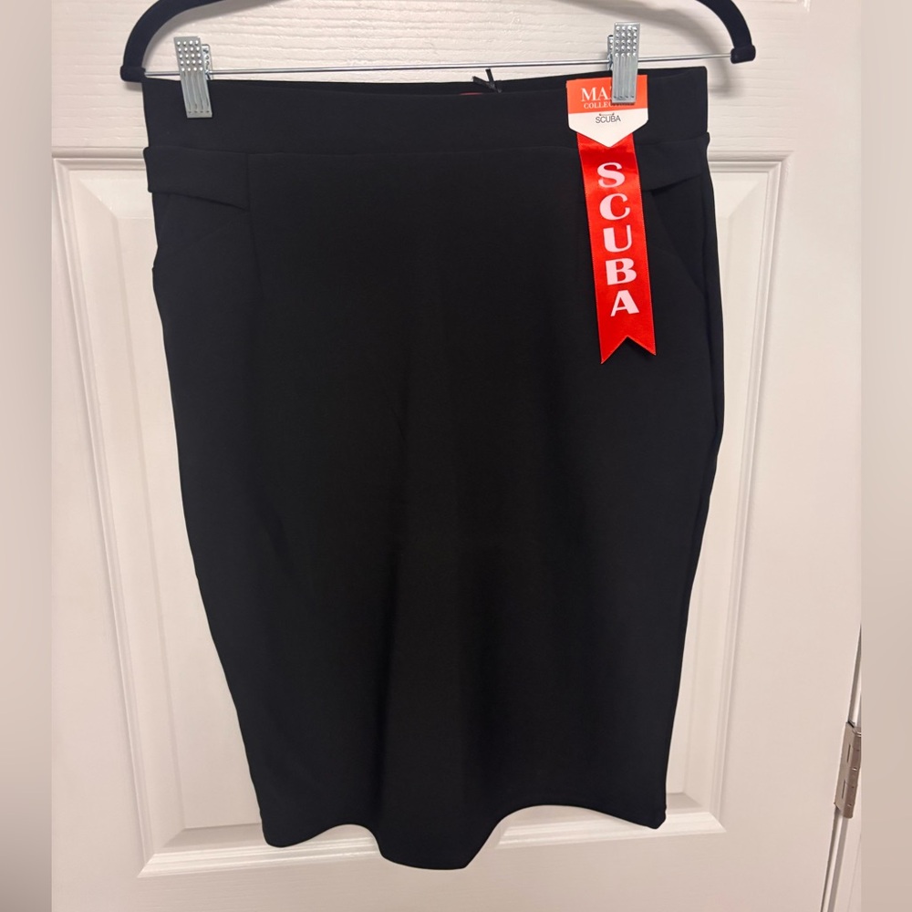 Maze Collection Classic Black Pencil Skirt. New. Medium